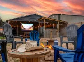 Lone Star Getaway I Rec Barn I Fire Pit Nights I Movie Night Projector