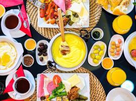 Life Artemis Otel, hotel v destinaci Karşıyaka