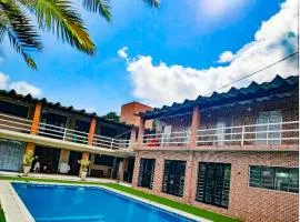 Chácara Ibiuna 9 Qts , Condominio, Pesqueiro, 27 pessoas