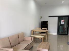 The nice5 House บ้านพักเดอะไนซ์ 5, acomoda&ccedil;&atilde;o com cozinha em Udon