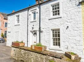 Caldow Cottage, 1 Gordon Place