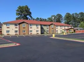 HomeTown Inn & Suites