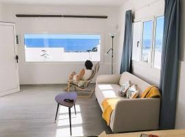 Casa Lila, paz junto al mar, hotel in Guatiza