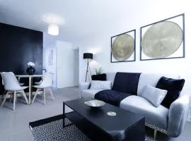 Entire 2-Bedroom Apartment in the bustling City Centre WIFI TRAIN & BUS STATION