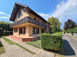 PANNI nyaraló közel a parthoz, hotel v destinaci Balatonboglár