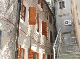 Main Square Rooms & Apartments