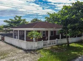 Memora Guesthouse Pontal do Paraná - Casa inteira ou Quartos a duas quadras da praia e próxima a Ilha do Mel