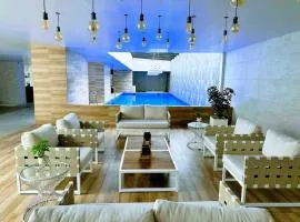 ONE Luxury Views Suite Terrace La Carolina Park Heated Pool & Jacuzzi