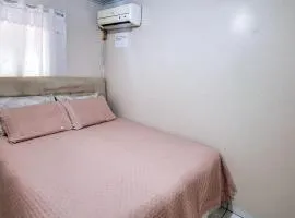 CASA TOP de 2 quartos em TORRES-RS - na mais bela praia Gaúcha - Cozinha - Banheiro - Ar-condicionado split em cada quarto- Smart TV 32' - Wi-Fi- Estacionamento - Anfitriã Superhost no BnB