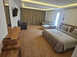 Private Suite With Jacuzzi River View