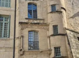 La Tour des Songes Place Dampmartin Uzès