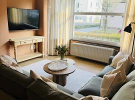 Two bedroom apartment 150m from the beach – hotel w mieście De Haan