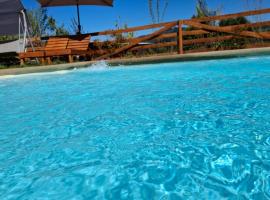 Caba&ntilde;a Refugio Magenta con piscina privada tinaja costo adicional, hotel spa en &Ntilde;ipas