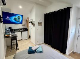 Tiny house de charme toute &eacute;quip&eacute;e, minicasa a Le Pian-M&eacute;doc