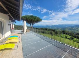 Maison au Pays Basque, calme avec vue imprenable sur montagnes, rumah kotej di Iroul&eacute;guy