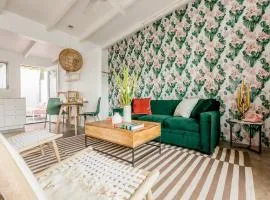 2 Rooms Sleeps 8 Retro Hotel w Pool Wesley King Studio Buyout by AvantStay