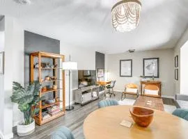 Close to Downtown and Parks Modern Anchorage Home