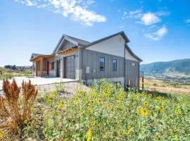 New Family Home in Eden w Hot Tub and Great Views