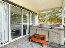 Private Hot Tub and Golf Course Views Lakeway Gem