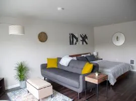 Capitol Hill Modern Studio with Free Parking!