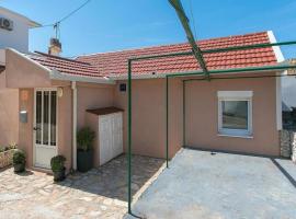 Apartment Jure, hotel in Brist