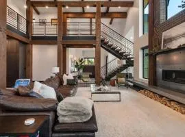 Architecturally stunning Cle Elum luxury retreat