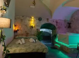 Napoli Centro - Grottino con vasca idromassaggio