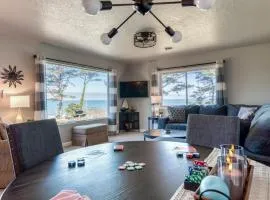 The Pacific Lookout Sleeps 6, Hot Tub, Pet Friendly, Ocean View, EV Charger