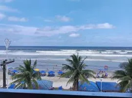 Apartamento pé na Areia com Garagem no Centro