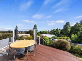 Seaside Weekender - New Plymouth Holiday Home