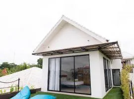 Villa Mila Mou - Spacious 4 BR Poolvilla in Canggu