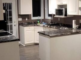 Rustyc Charm Meets Modern Comfy, villa in Dieppe