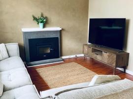 3 bedroom house perfect for work, hotel v destinaci Merredin