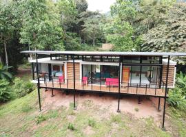 Sinfonía Tropical, ocean view, 5 minutes driving to Playa Linda, 15 to Dominical, wifi Starlink, hotel v destinaci Savegre