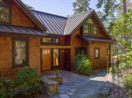 Hook's Nest-magnificent Waterfront Luxury Home