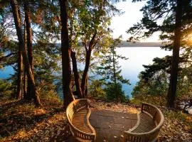 Magical Beachfront, Hot Tub, Private, Spacious