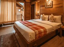 Hotel Aranya Virasat, Pangot - Best Luxury Hotel at Nainital