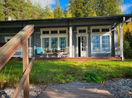 Villa Iltaranta - Cottage on the shore of Lake Saimaaa, hotel s vířivkou v destinaci Savonlinna