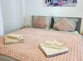 Kompletně vybavené studio u divadla - Wi-Fi zdarma - #HomeVibes51