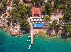 Beautiful Stacaravan In Glavotok