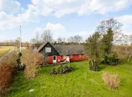 2 Bedroom Nice Apartment In Aakirkeby