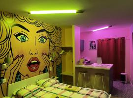 Nouveau ! Studio POP centre-ville, hotel met hottubs in Bourg-en-Bresse