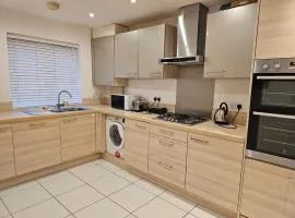 Stansted Airport Serviced Accommodation x DM for Weekly x Monthly Deals by D6ten Homes Ltd