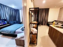 Kozi Square Twin Room with Smart TV & free Wi-fi