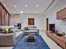 Modern 200sqm 4 bedroom Apartment with side sea view Sleeps 11