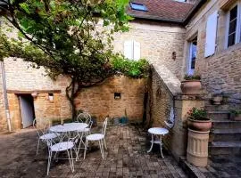 Maison en pierre au pied de La Vézère, pour 6