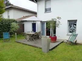 Le Brigantin, villa mitoyenne de 68m2 avec terrasse, jardinet et petit garage