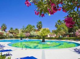 ISA-Residence with swimming-pool in Ottiolu just 250 mt from the sea, apartments with air conditioning and private outdoor area, hotel a Porto Ottiolu