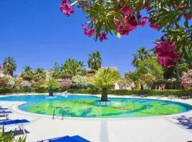 ISA-Residence with swimming-pool in Ottiolu just 150 mt from the sea, apartments with air conditioning and private outdoor area