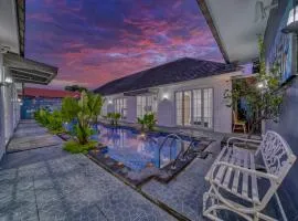 2 Bed modern Apartment with big pool